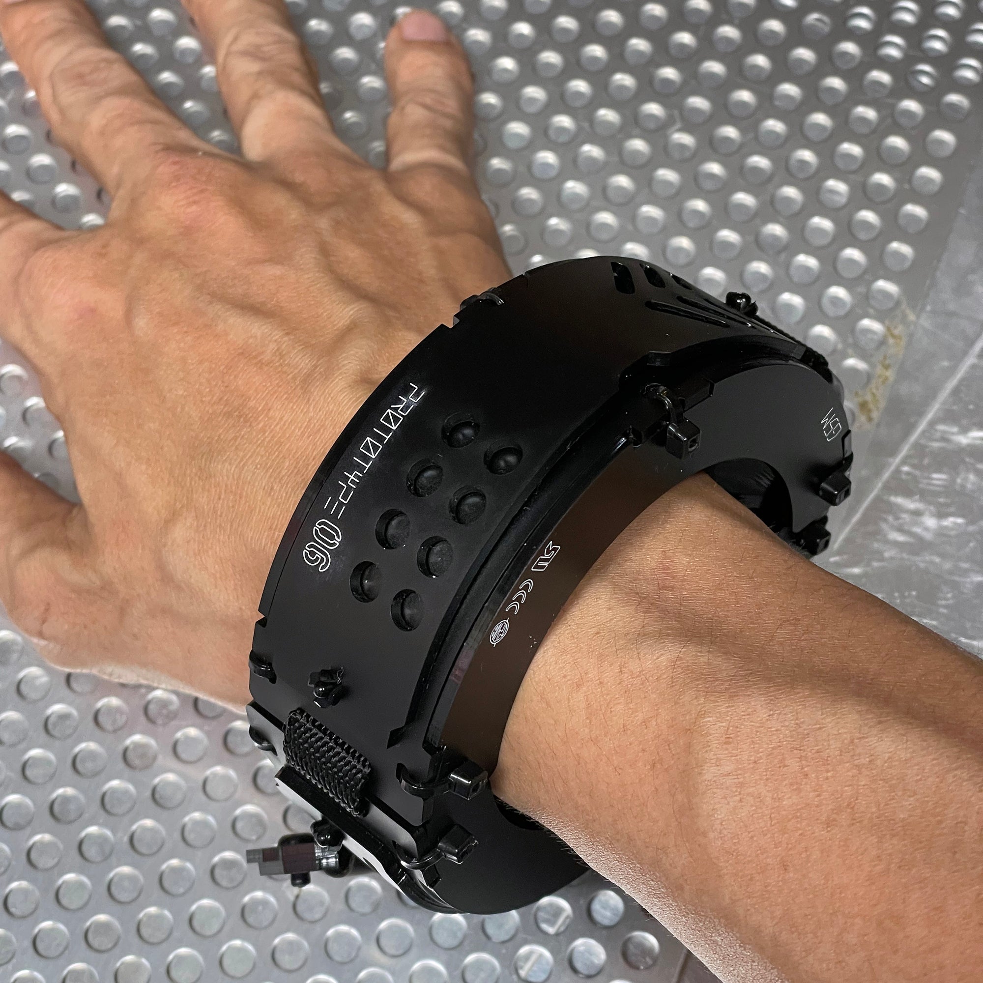 Armored Wristband Unit type06-solid