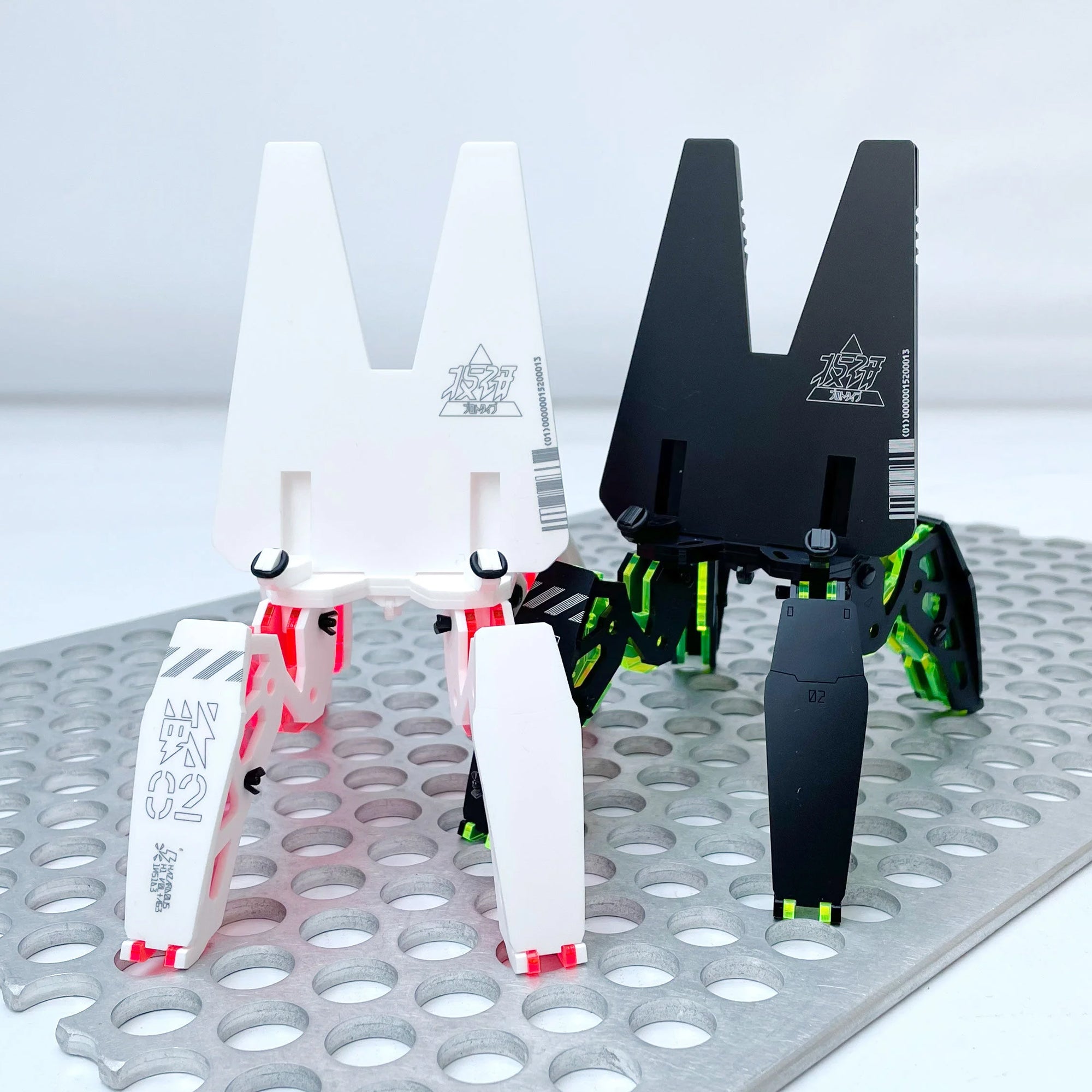 Multi-legged smartphone stand Battle 02