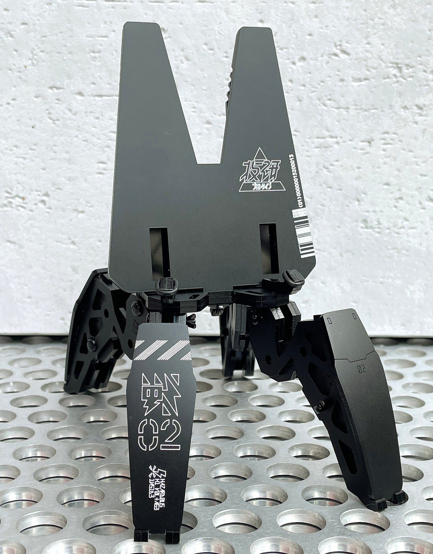 Multi-legged smartphone stand Battle 02
