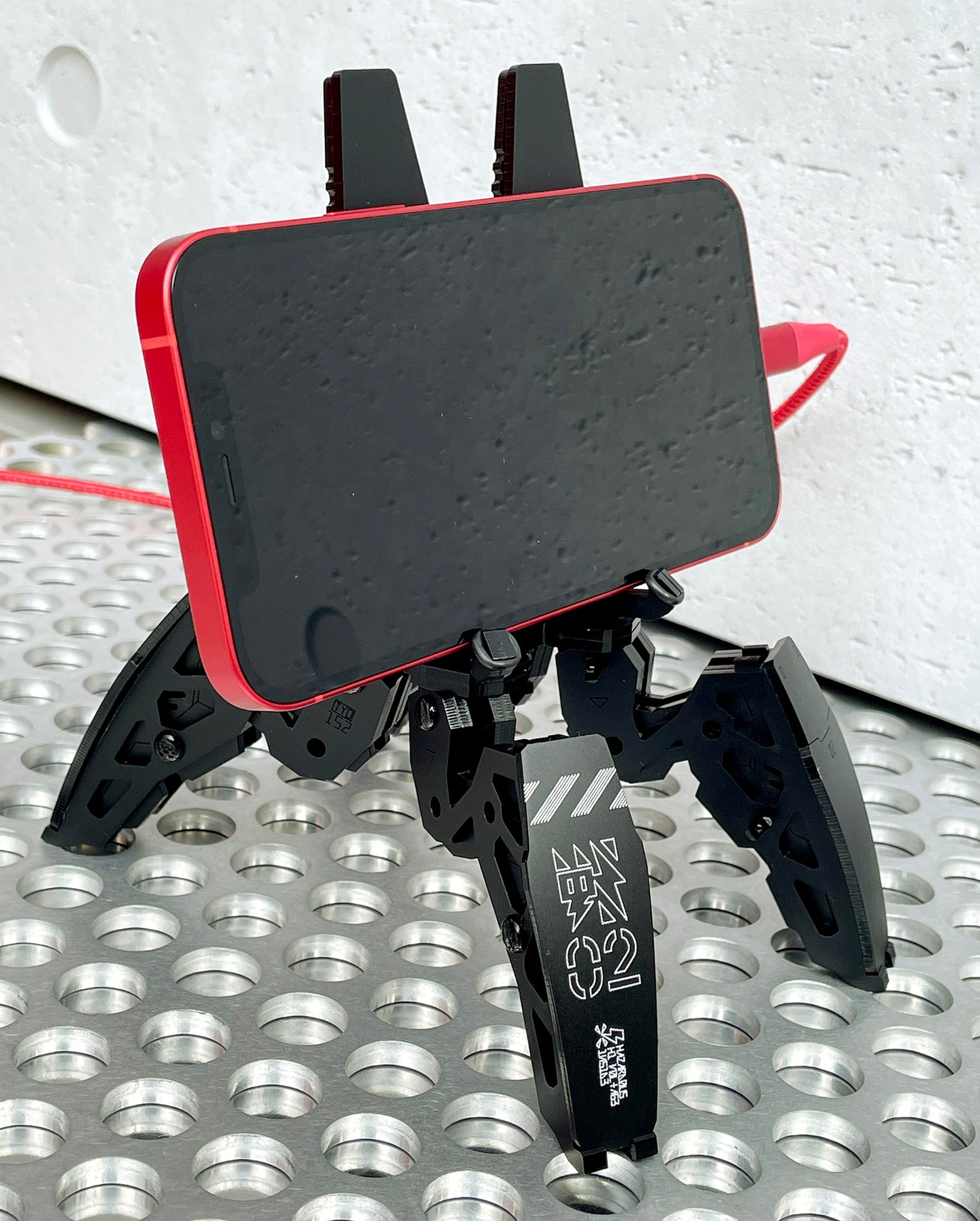 Multi-legged smartphone stand Battle 02