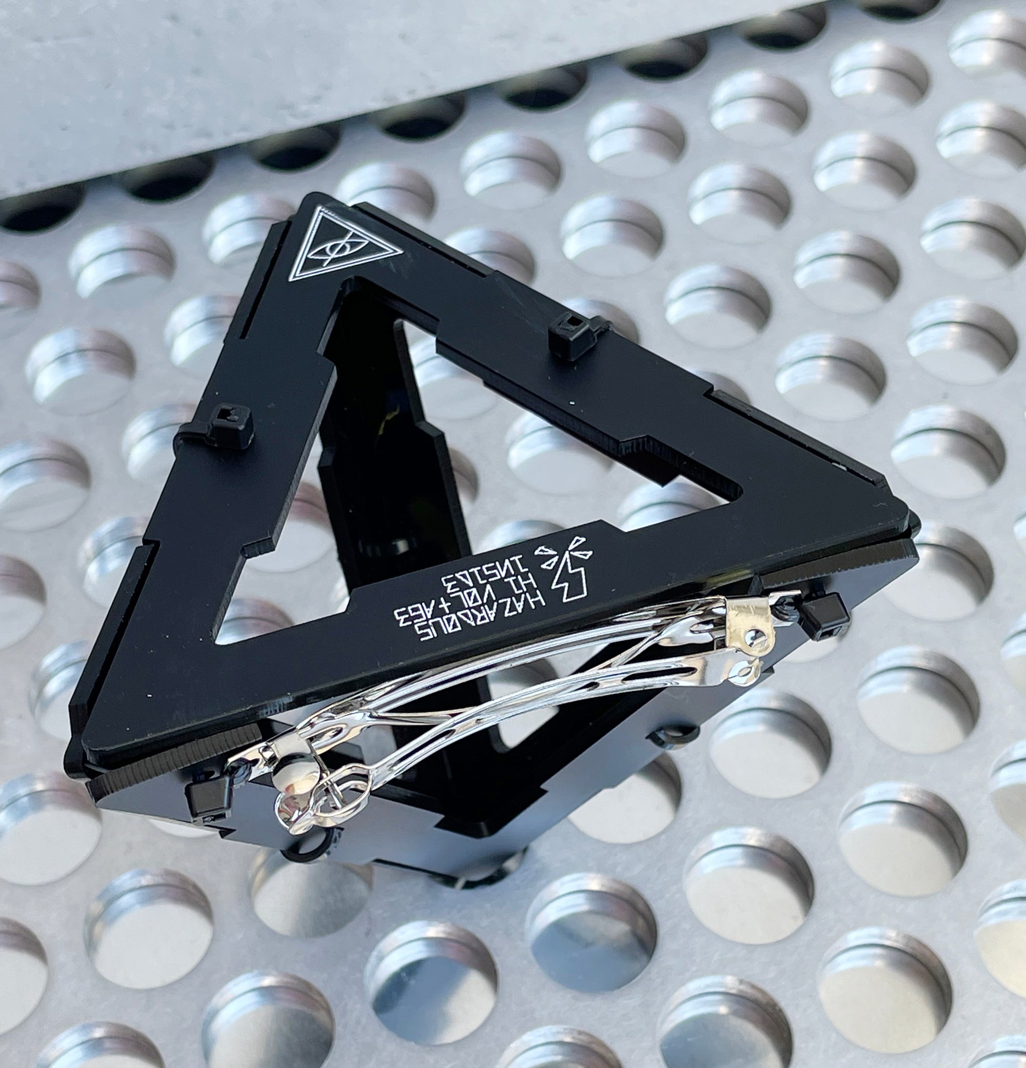 四面体バレッタユニット – 中央町戦術工芸