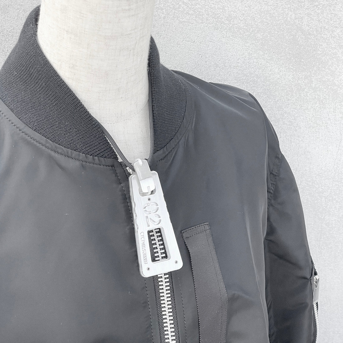 Giga Zipper Pull
