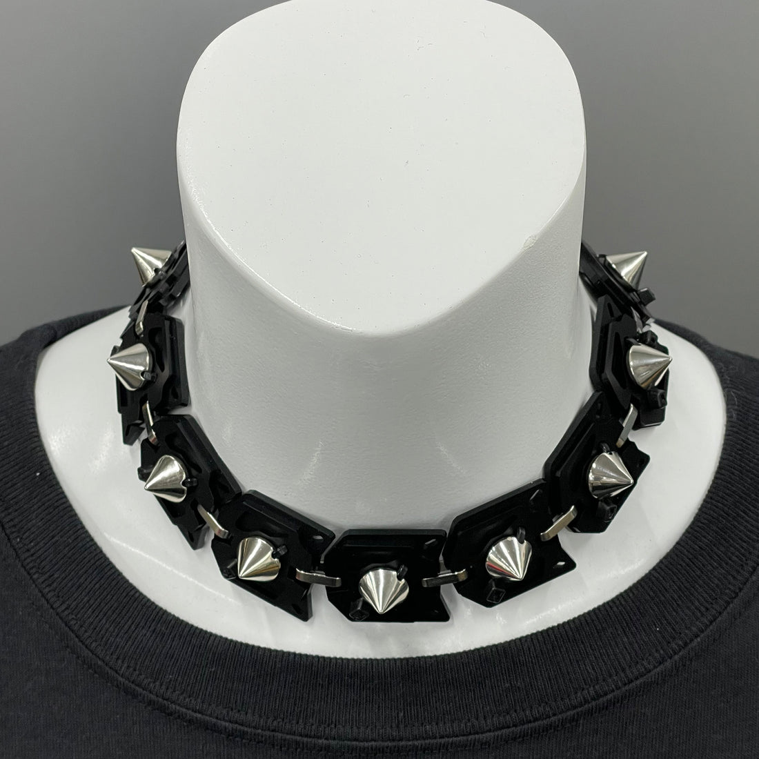 Spiked Belt Choker Unit