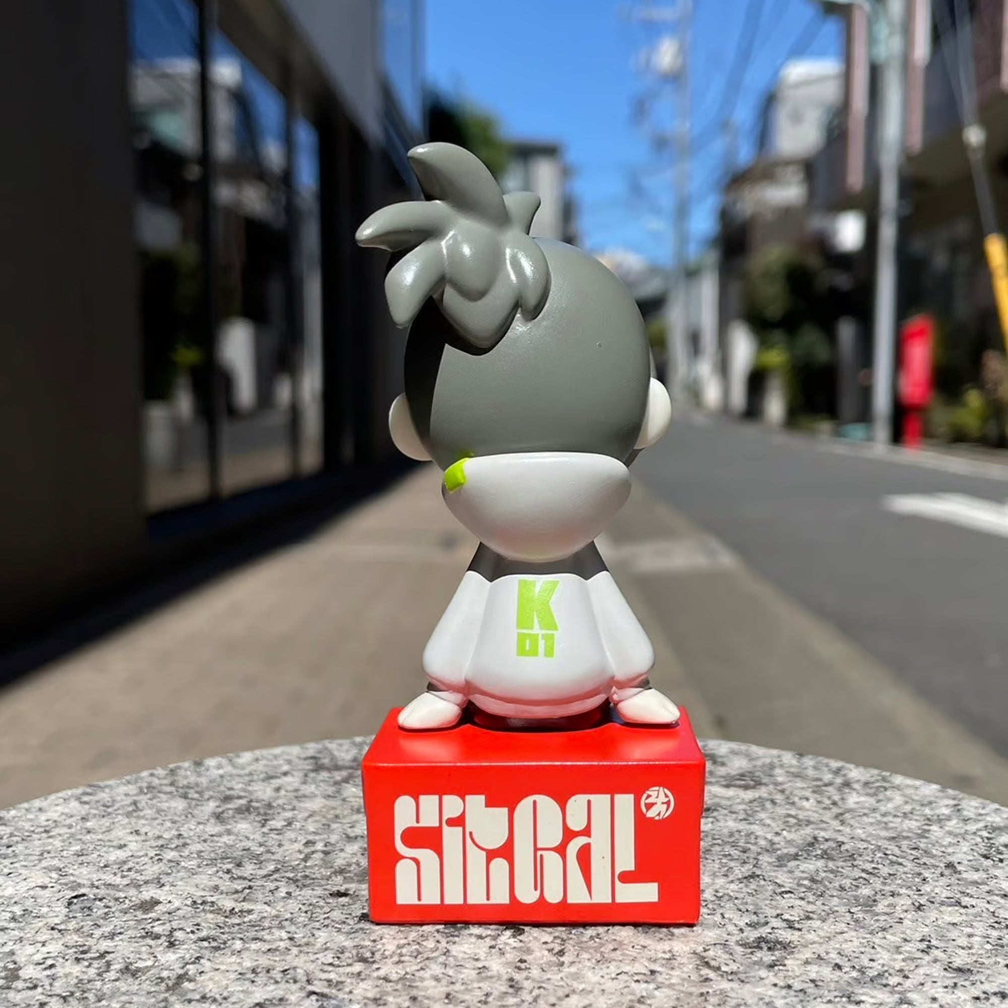 トーキョーピクセル　個展限定　KICKちゃん　ソフビ　白色 KICKちゃんソフビ_ノーマルカラー – 中央町戦術工芸