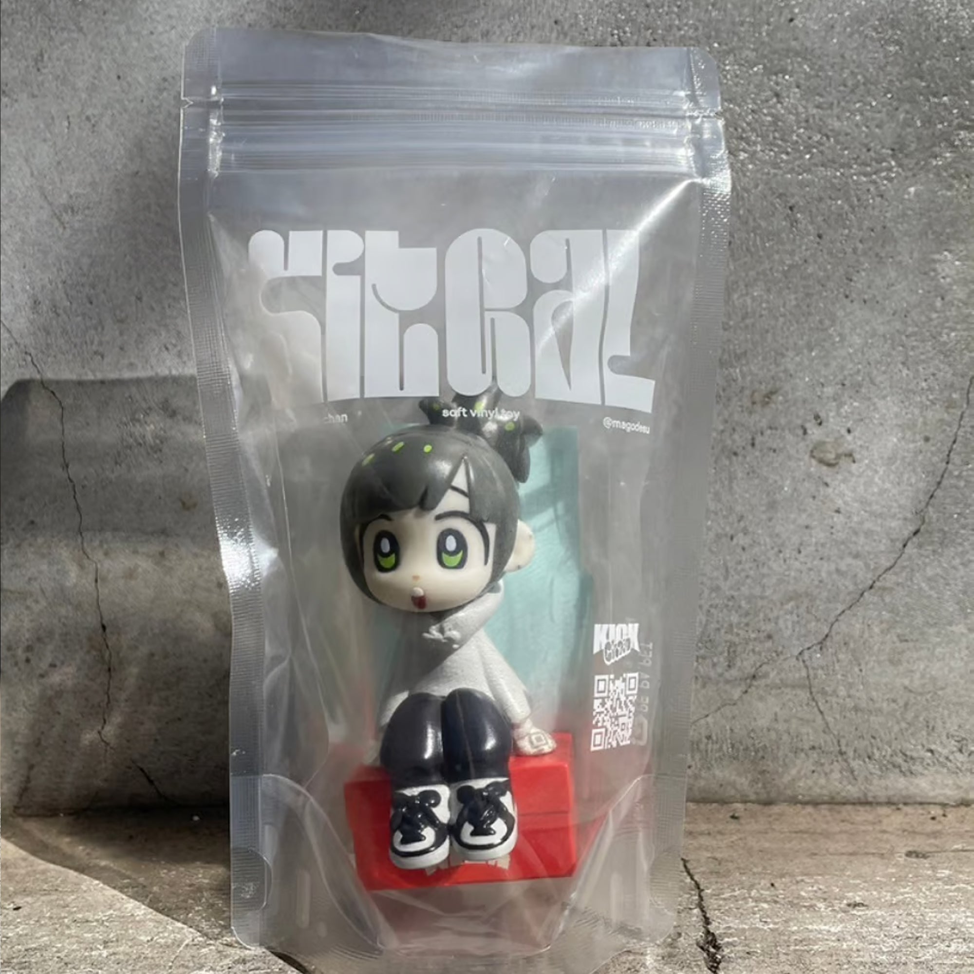 トーキョーピクセル　個展限定　KICKちゃん　ソフビ　白色 KICKちゃんソフビ_ノーマルカラー – 中央町戦術工芸